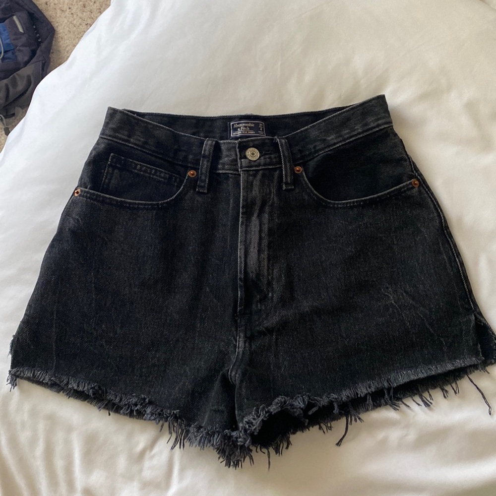 Abercrombie natural high rise short
